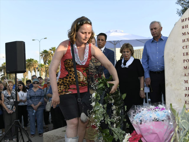 В Тель-Авиве помянули жертв теракта в "Дольфи", вечером состоится еще одна церемония