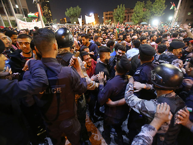 Протесты в Иордании привели к отставке главы правительства