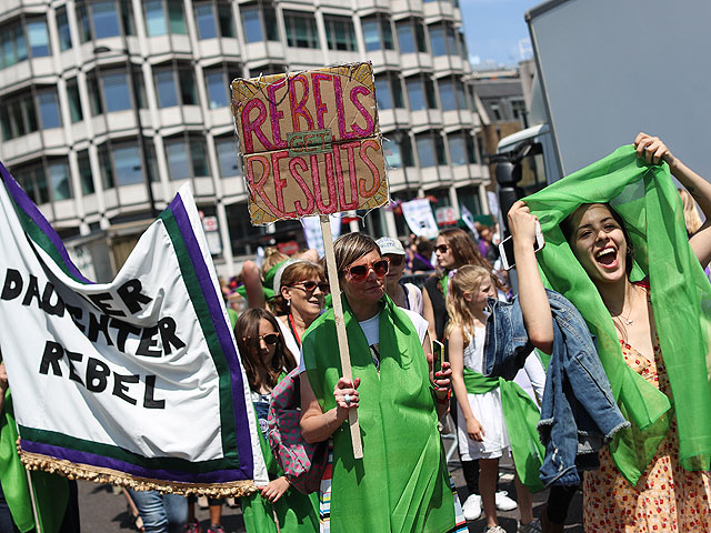 Женский марш в Британии: столетие права голоса
