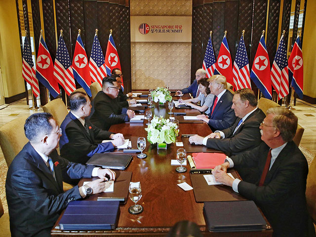 Ким Чен Ын и Дональд Трамп. Сингапур, 12 июня 2018 года   
