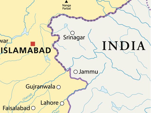 Индия заявила, что пакистанцы убили четверых индийских военных в Кашмире