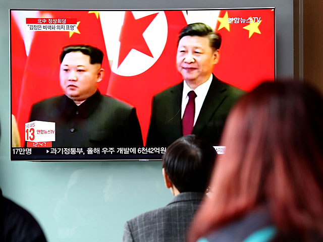 Лидер КНДР Ким Чен Ын и председатель КНР Си Цзиньпин 