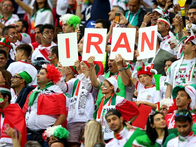 Иран - Испания: в Иране впервые с 1979 года на стадион допустили женщин