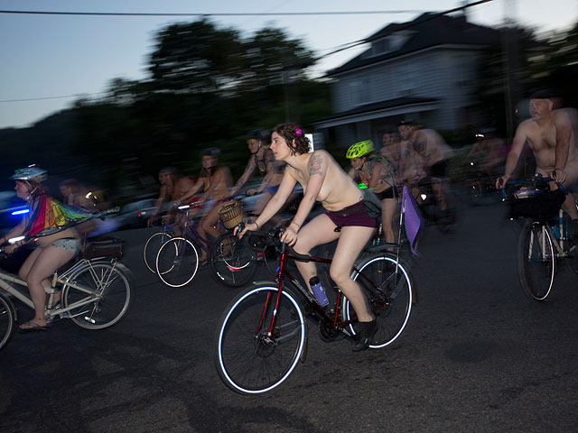 World Naked Bike Ride: голый заезд в Портленде