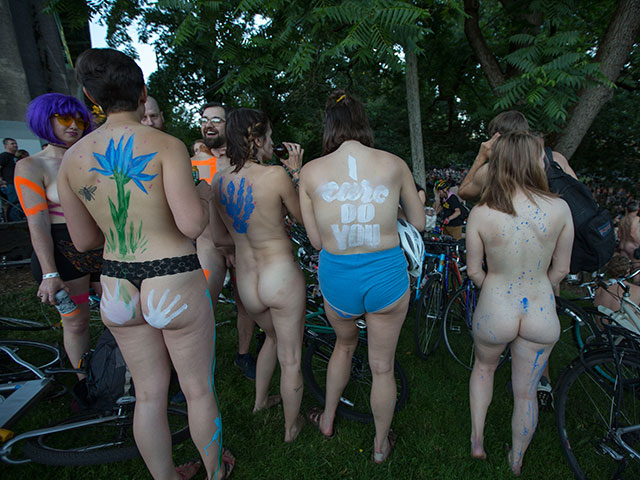 World Naked Bike Ride: голый заезд в Портленде