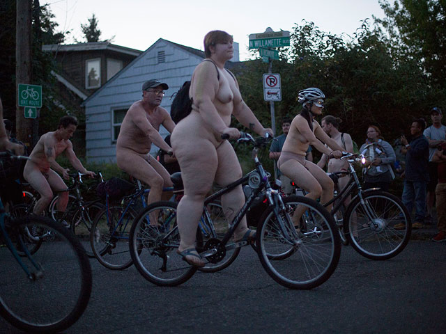 World Naked Bike Ride: голый заезд в Портленде