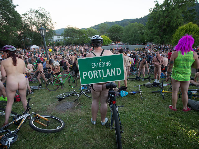 World Naked Bike Ride: голый заезд в Портленде