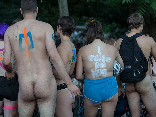 World Naked Bike Ride: голый заезд в Портленде