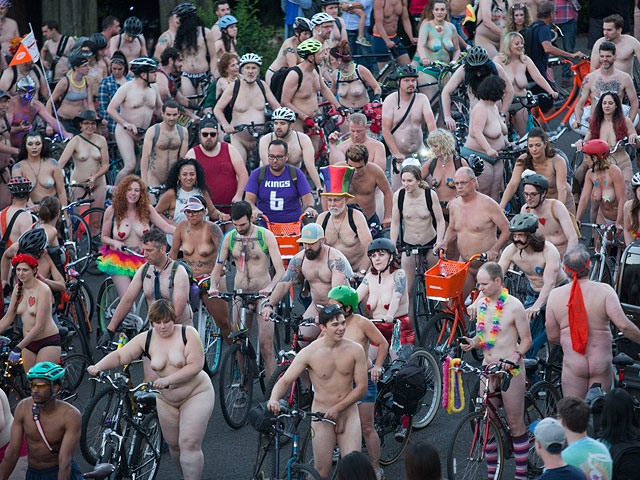 World Naked Bike Ride: голый заезд в Портленде