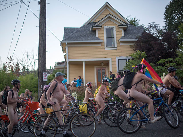 World Naked Bike Ride: голый заезд в Портленде