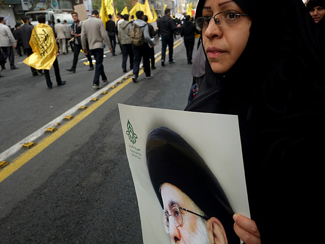 Массовые акции протеста в Тегеране. На улицах скандируют: "Смерть Хаменеи!"