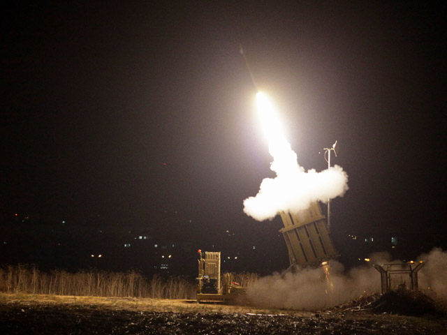 По территории Израиля из сектора Газы выпущены девять ракет. Задействован "Железный купол"