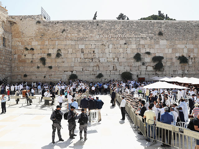 Принц Уильям посетил Стену Плача в Иерусалиме