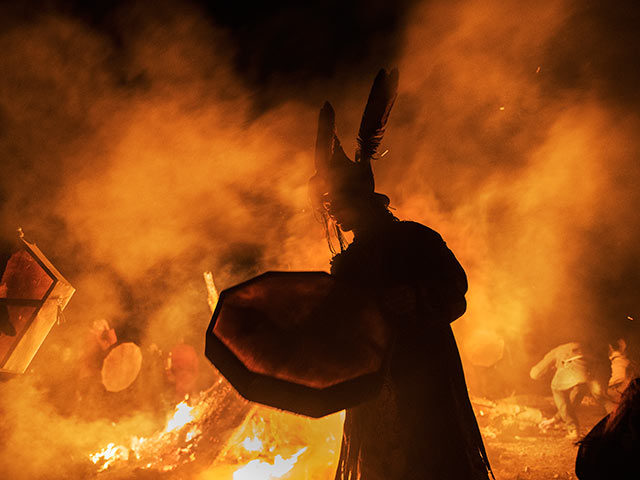 Обращение к древним духам: огненный ритуал в Монголии