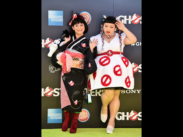 Наоми Ватанабэ (справа)