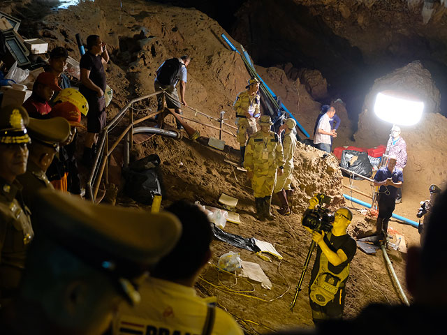 Подготовка к спасению детей из "слепой пещеры" в Таиланде