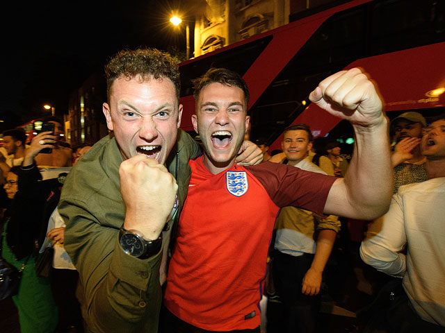 Англия празднует выход в 1/4 чемпионата мира по футболу