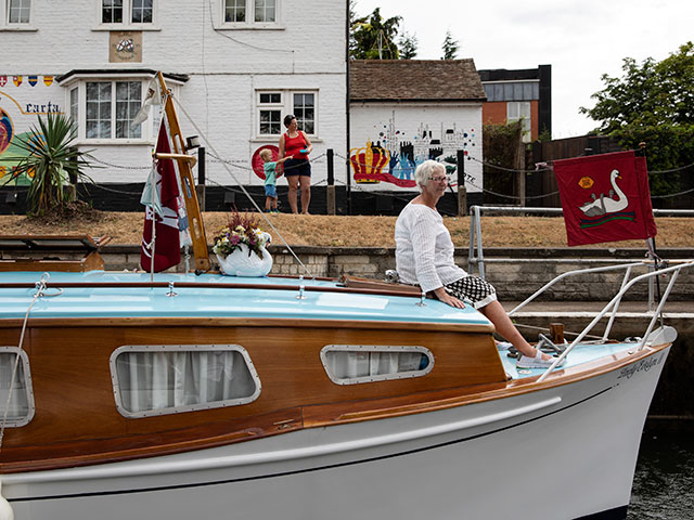 Пересчет королевских лебедей: многовековая традиция на Темзе