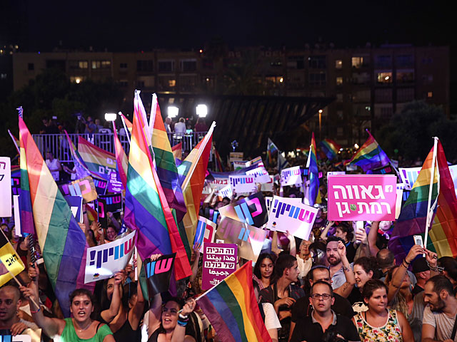 "Забастовка ЛГБТ сообщества": 60 тысяч человек принимают участие в митинге на площади Рабина