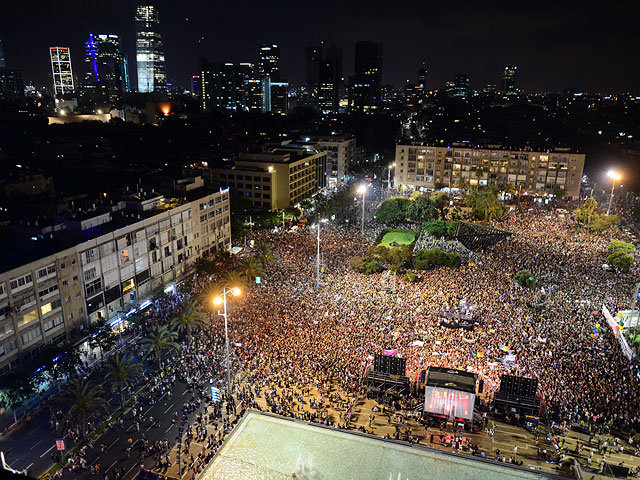 Митинг ЛГБТ на площади Рабина собрал десятки тысяч человек