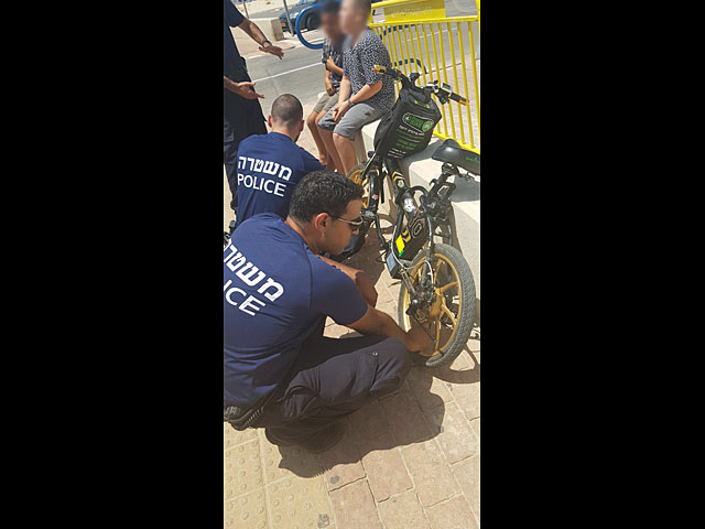 В Ашдоде полицейские спустили колеса у 25 электровелосипедов