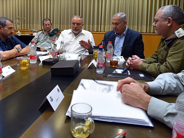 Опрос "Маарива": 64% израильтян недовольны решениями Нетаниягу по Газе