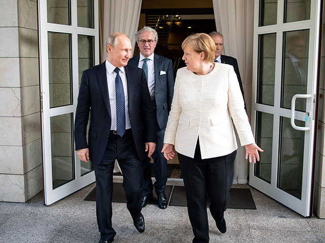 18 августа Путин и Меркель встретятся в резиденции канцлера ФРГ  