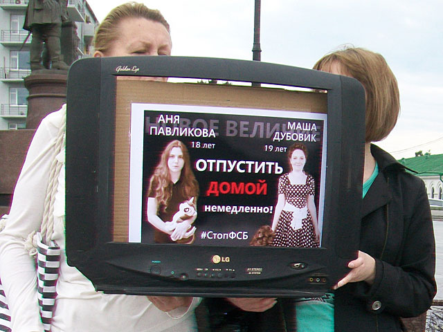 "Марш матерей": сотни демонстранток требуют освободить Павликову и Дубовик