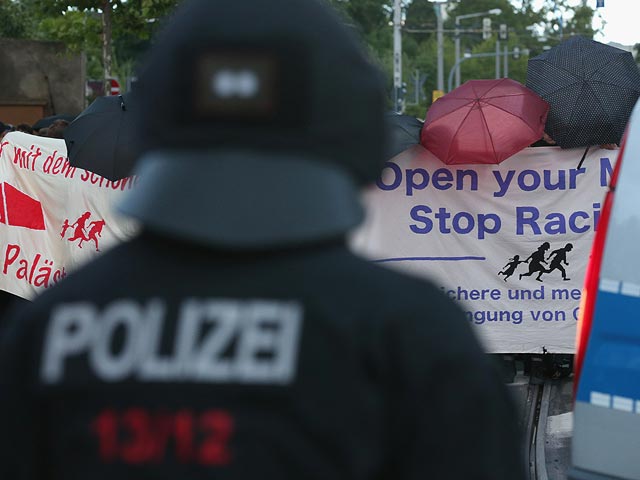 В Хемнице представители десятков организаций протестуют против нацизма и расизма