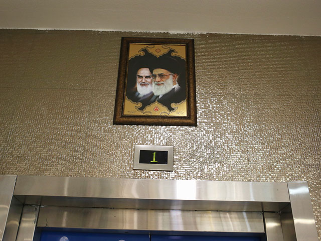 Портрет Али Хаменеи