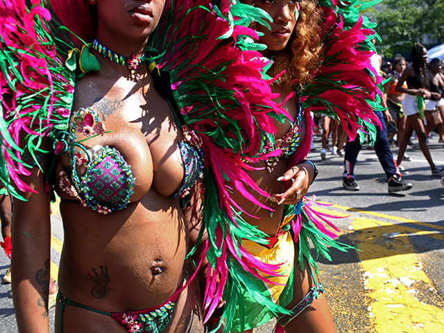 Карибский карнавал в День Труда