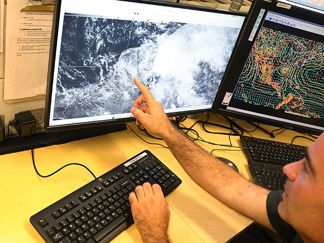 Шторм "Флоренс" достиг мощи урагана: в ряде штатов Америки объявлен режим ЧП