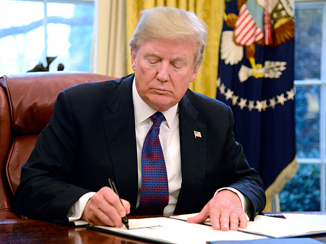 Трамп подписал указ о санкциях за вмешательство в американские выборы 
