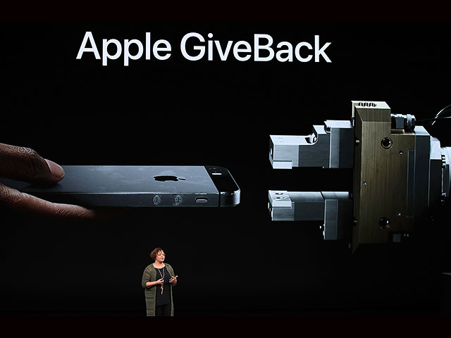 Apple представила "поумневшие" часы и три версии телефона