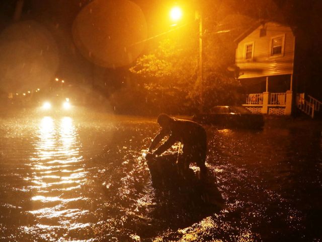 Ураган "Флоренс" в США замедлился, но остается очень опасным