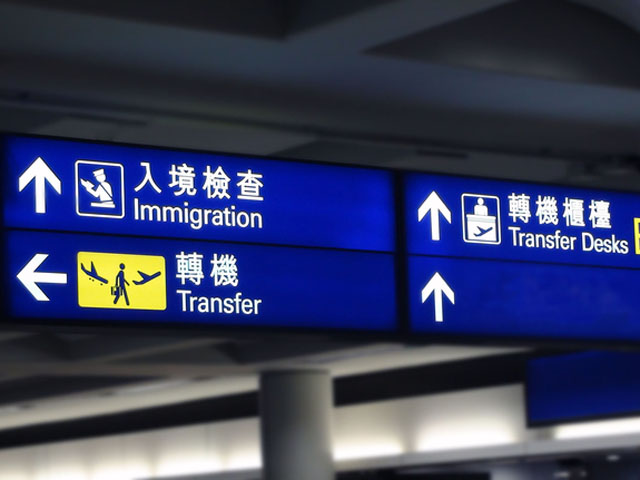 Сотни авиарейсов отменены из-за тайфуна в международном аэропорту Гонконга