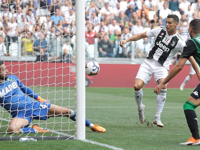 Криштиану Роналду забил первый гол в Серии А. "Волки" упускают победу