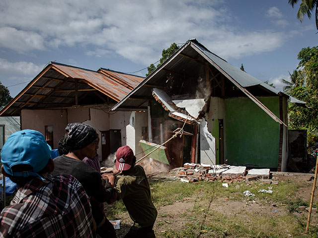 После землетрясения в Индонезии (архив)
