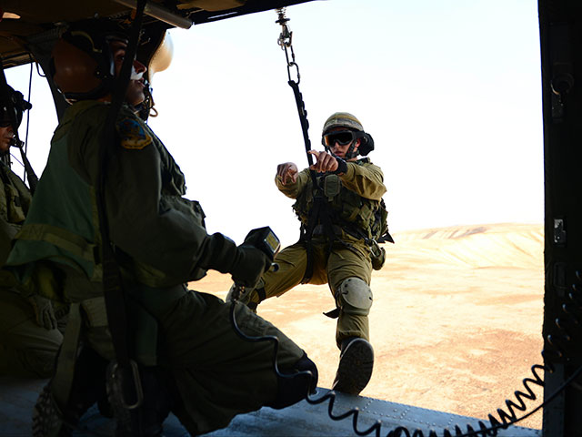 Walla: ВВС усилят подготовку бойцов "Шальдаг" к десантированию по тросу с вертолета  