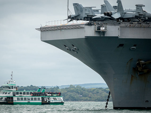 USS Harry S. Truman: ядерный  авианосец в порту Англии