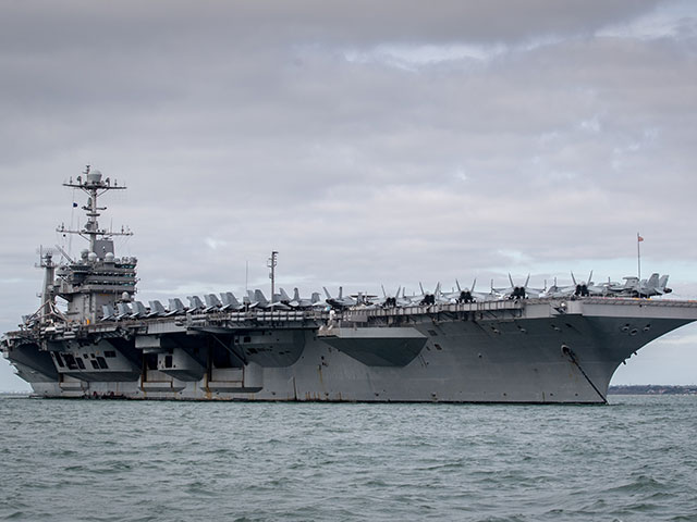 USS Harry S. Truman: ядерный  авианосец в порту Англии