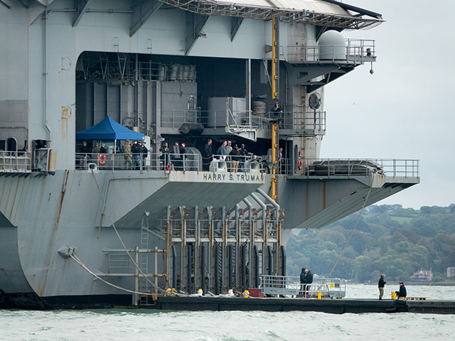 USS Harry S. Truman: ядерный  авианосец в порту Англии