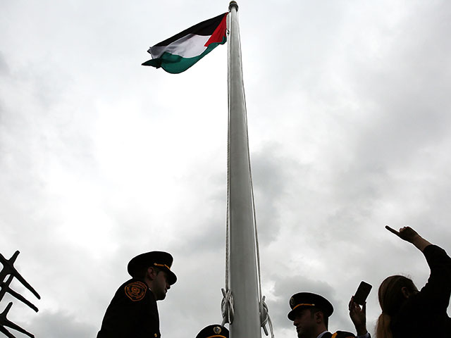 Поднятие палестинского флага у штаб-квартир ООН в 2015 году