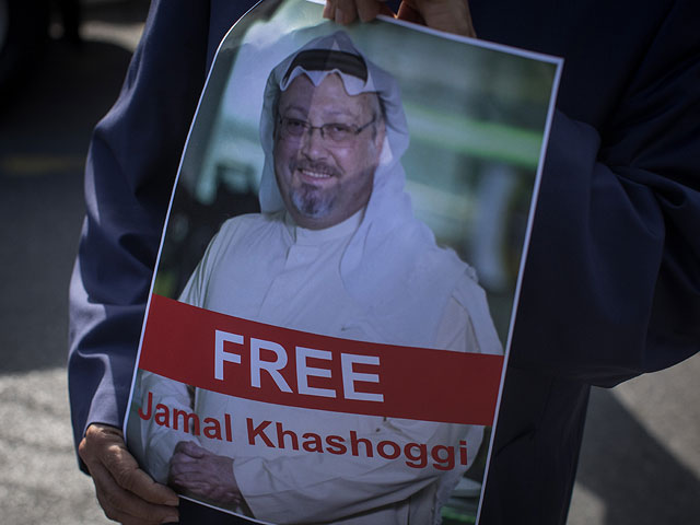 Портрет Джамаля Хашогги на акции протеста у консульства Саудовской Аравии в Стамбуле. 5 октября 2018 года   