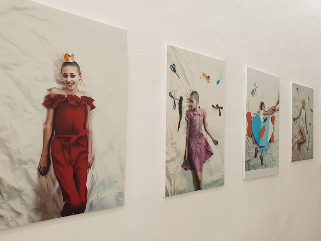 "Это - я": в Тель-Авиве открылась фотовыставка о детях и надежде победить рак