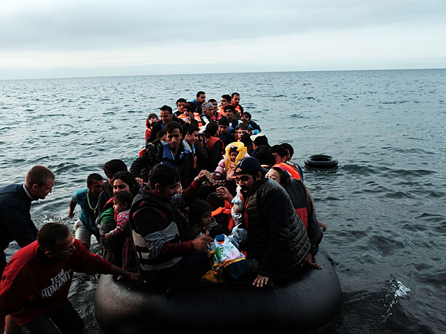 У берегов Турции затонула лодка с десятками мигрантов  