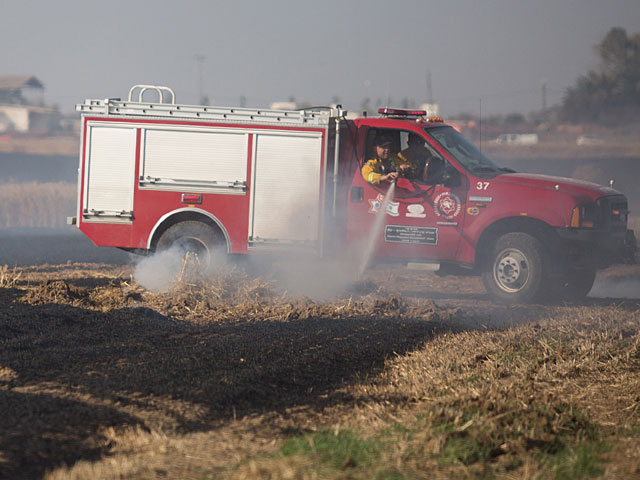 На границе с Газой вспыхнул пожар из-за очередного "огненного шара"