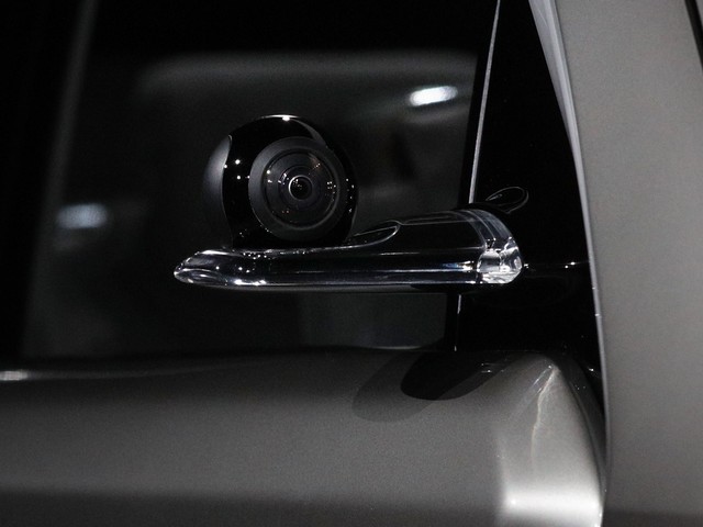 Стартовали продажи первого серийного автомобиля с камерами вместо боковых зеркал