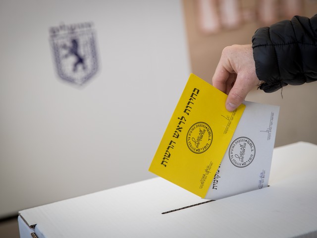 Муниципальные выборы: в Иерусалиме лидирует Моше Леон, в Тель-Авиве &#8211; Рон Хульдаи