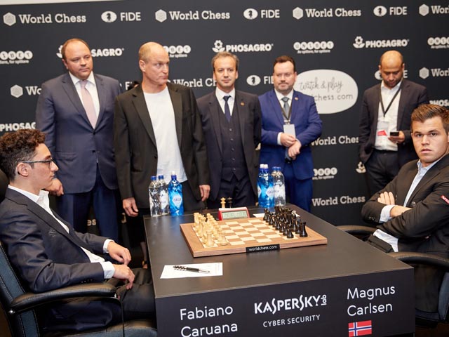 "Гроссмейстер пошел е2-е4", а Вуди Харельсон ошибся: начался матч за шахматную корону